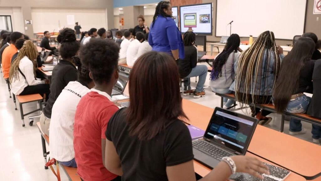 Students learning in an AI-supported classroom